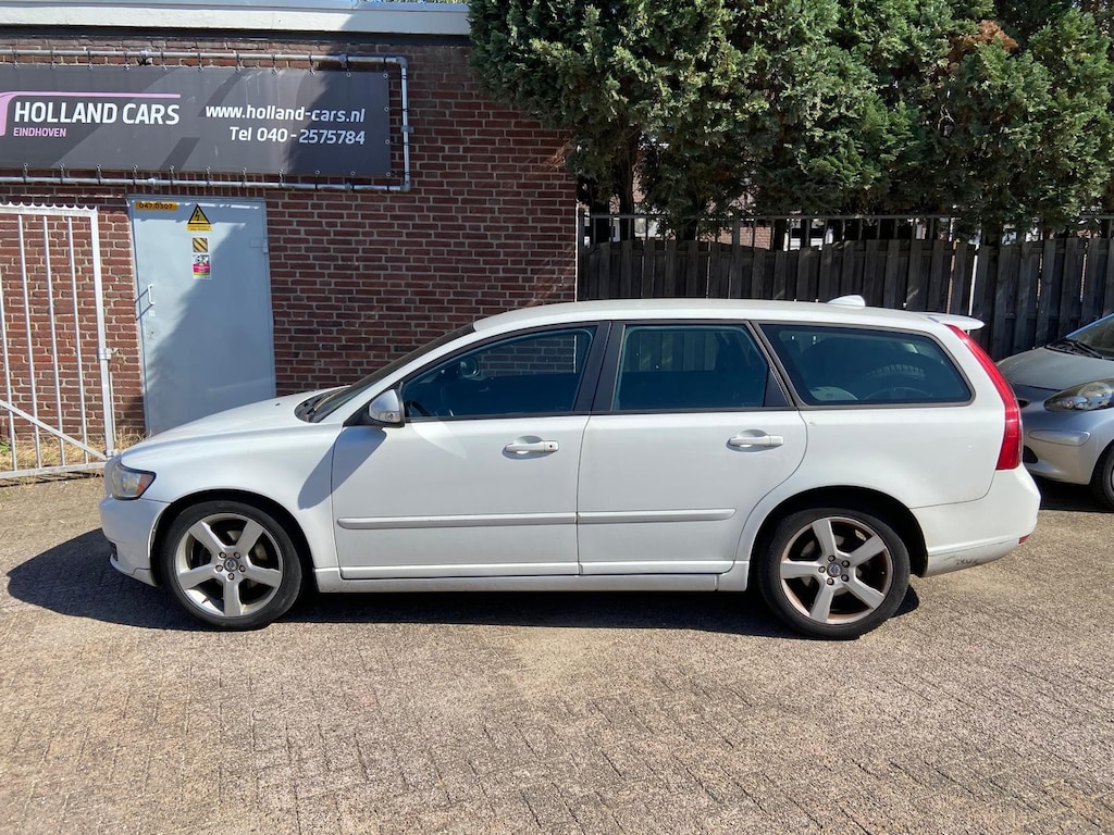 Volvo V50 1.6 D2 S/S Sport - Airco ecc - Cruise control - Bluetooth/handsfree - 17 inch l.m velgen - Pdc - Trekhaak