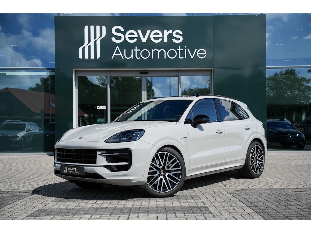 Porsche Cayenne 3.0 E-Hybrid | Sport Design | Kreide metallic | Luchtvering | Panoramadak | Achterasbesturing | Sport-uitlaatsysteem | Sport-chrono-pakket | SoftClose | Bose |  22-inch 911 Turbo Design | 18-voudige stoelen |