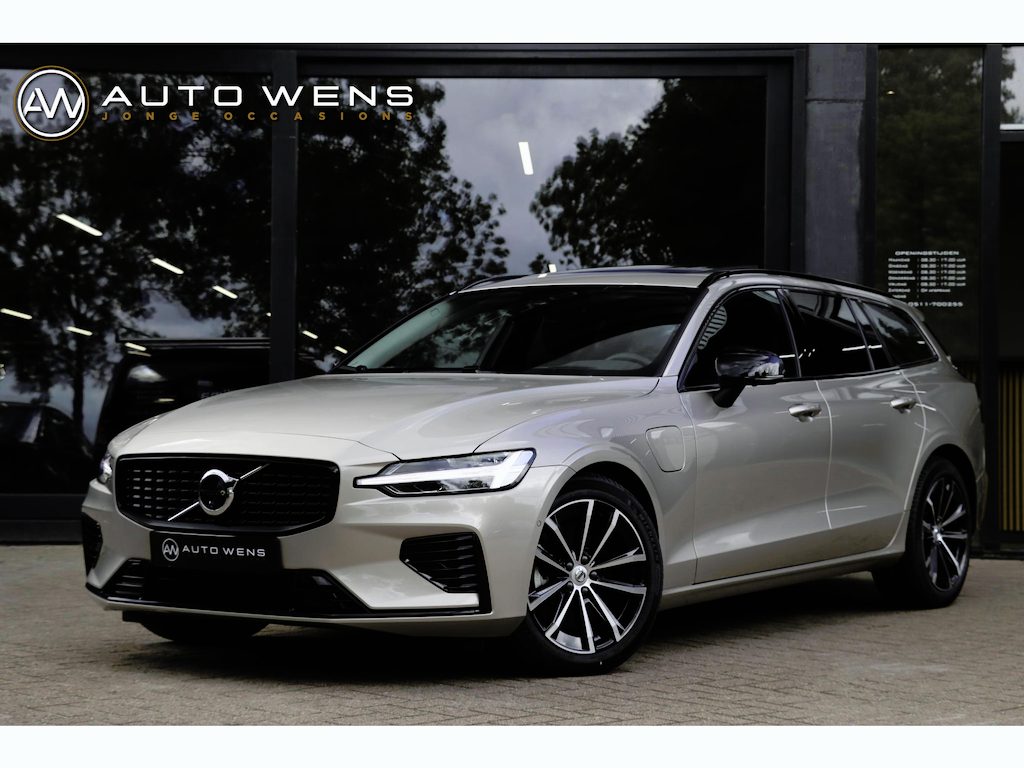 Volvo V60 T6 AWD Plus Dark Panoramadak HeadUp Display 360 Cam Alarm Getint glas Bright Dusk