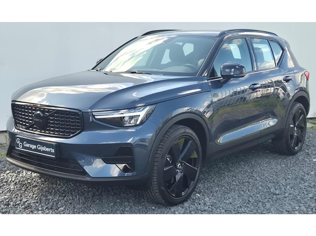 Volvo XC40 2.0 B3 Plus Black Edition MY 2026 - 20” Wielen - Adaptive Cruise Control - Harman Kardon Audio - Climate - R7C0 Interieur – Camera achter - PDC voor en achter - Power seats links met memory - Two Tone