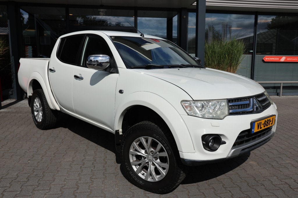 Mitsubishi L200 2.5 DCI DUBBEL CABIN 2 ZITS A/T 4WD VAN