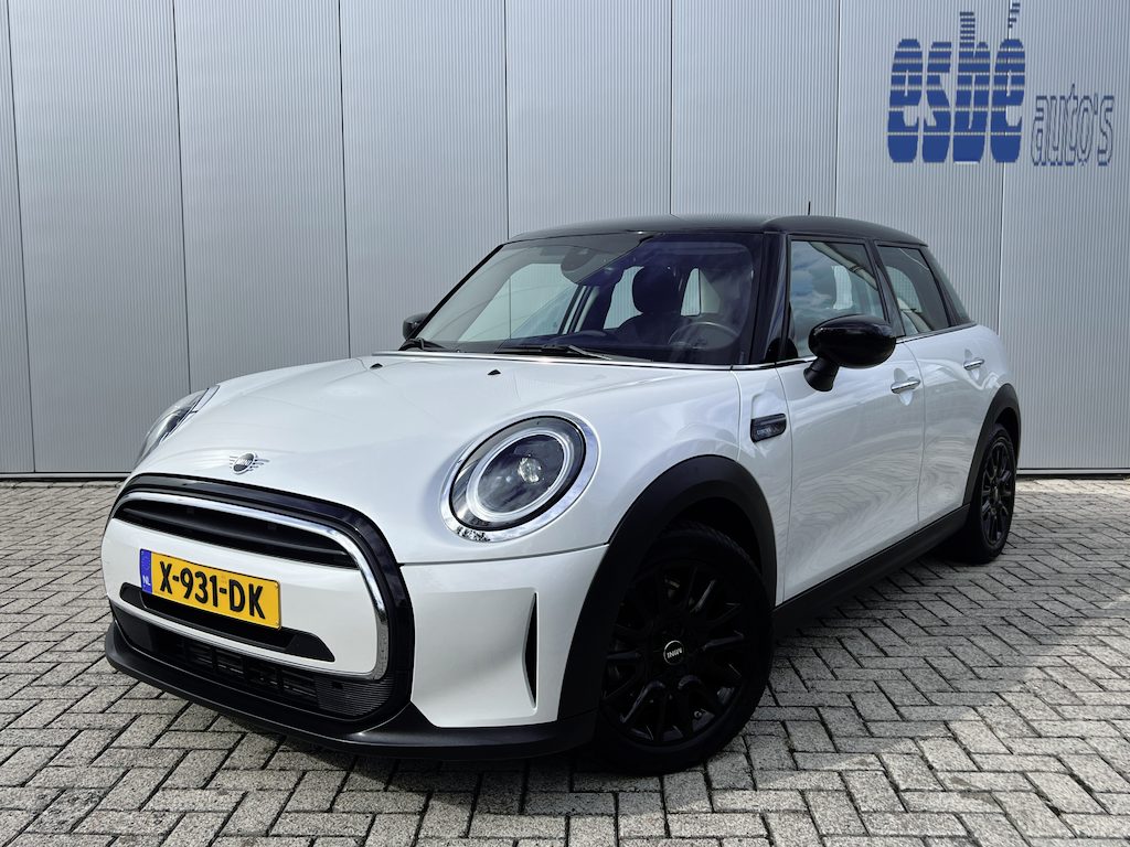 MINI Cooper 5-Deurs 1.5 136 pk Automaat Camden Edition Navigatie Led koplampen Apple Carplay Climate Control Cruise Control Parkeersensoren Dab Zwarte Velgen Spiegelpakket NL Auto