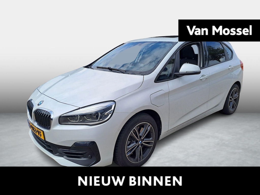 BMW 2-Serie Active Tourer 225xe iPerformance High Executive | WORDT VERWACHT | PANORAMADAK | ELEKTRISCHE STOELEN | ACHTERUITRIJCAMERA | PARKEERSENSOREN | HEAD-UP DISPLAY | CRUISE CONTROL | ELEKTRISCHE ACHTERKLEP |