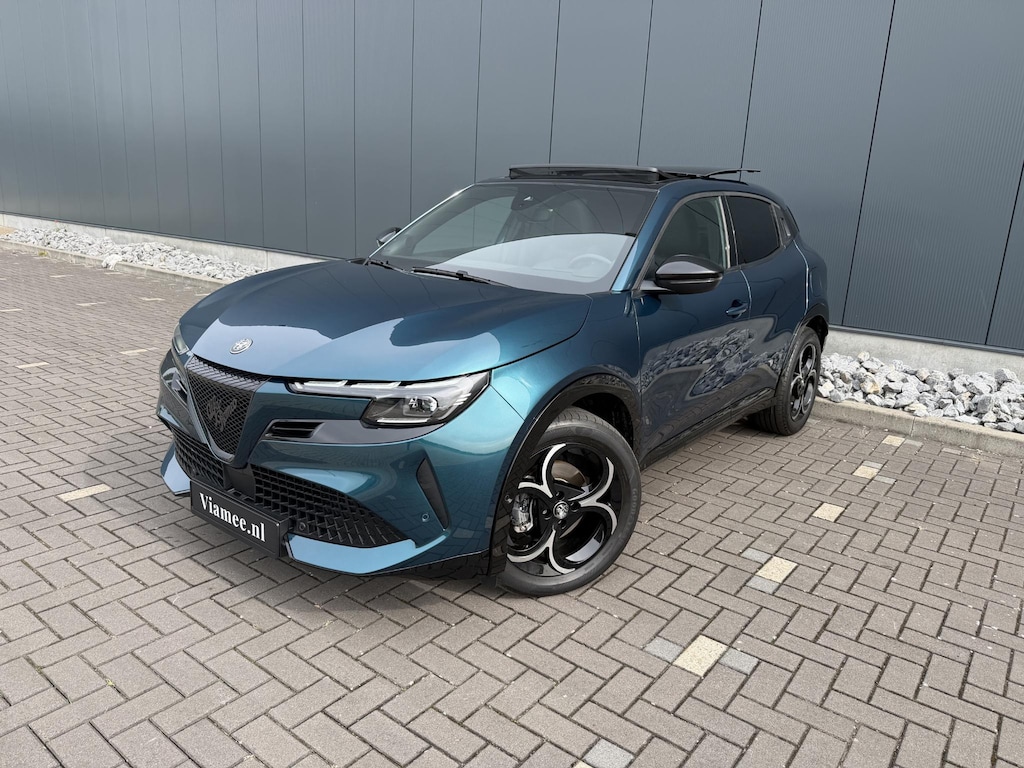 Alfa Romeo Junior 1.2 Turbo Hybrid Ibrida Speciale | PANO | Massage | Dodehoekdetectie | Camera