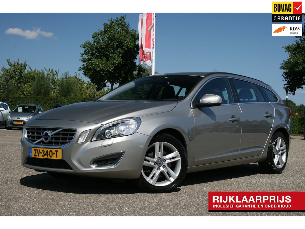 Volvo V60 1.6 T3 Momentum / afn. trekhaak / cruise / pdc / stoelv.