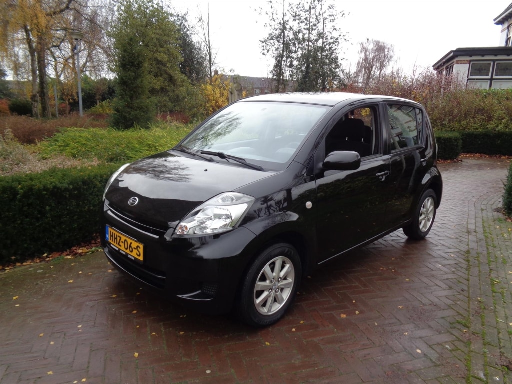 Daihatsu Sirion 1.3 91pk Supreme bij Daihatsu dealer met 12 maanden garantie
