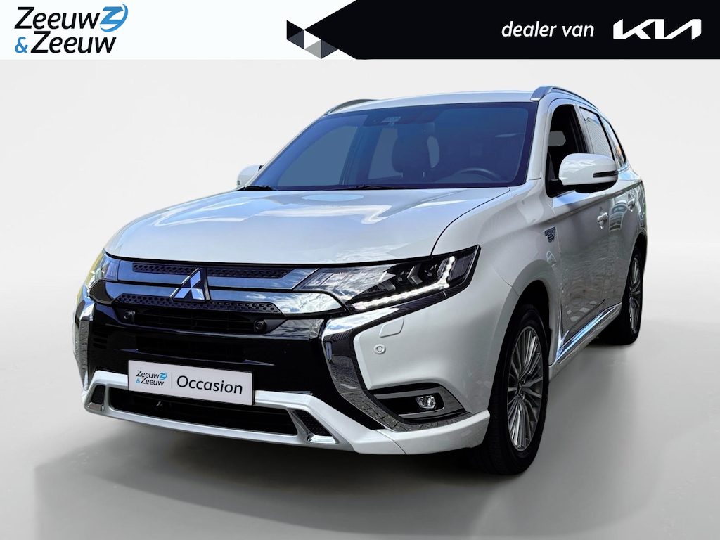 Mitsubishi Outlander 2.4 PHEV Instyle | Trekhaak | Leder | Schuif-kantel dak | Rondom camera | Elektrisch. Achterklep | Stoel en stuurverwarming | Set winterwielen |