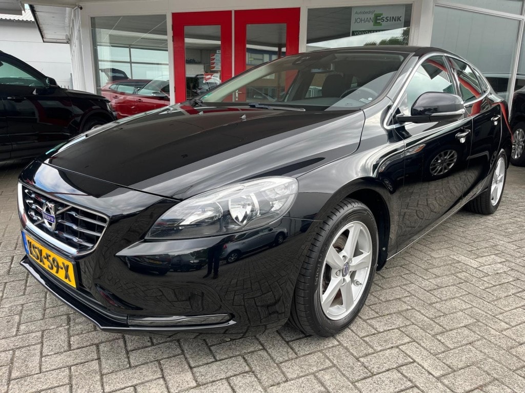 Volvo V40 1.6 T2 120 PK Momentum Half lederen bekleding  Navi  PDC Onderhoudshistory