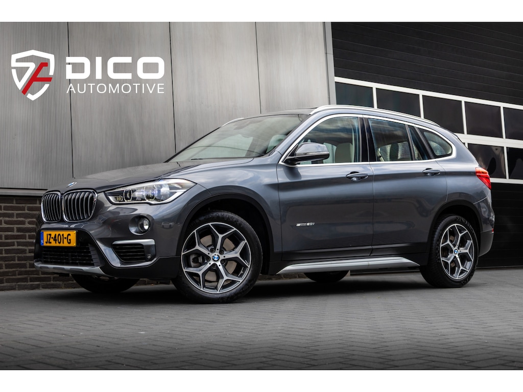 BMW X1 sDrive20i 192 pk Centennial High Executive / NL-Auto/ Dealer.Ond/ Pano-Dak/ Leder/ Sport-Stoele/ Stoel.Verw/ Head-Up/ Led-Verlichting/ Trekhaak