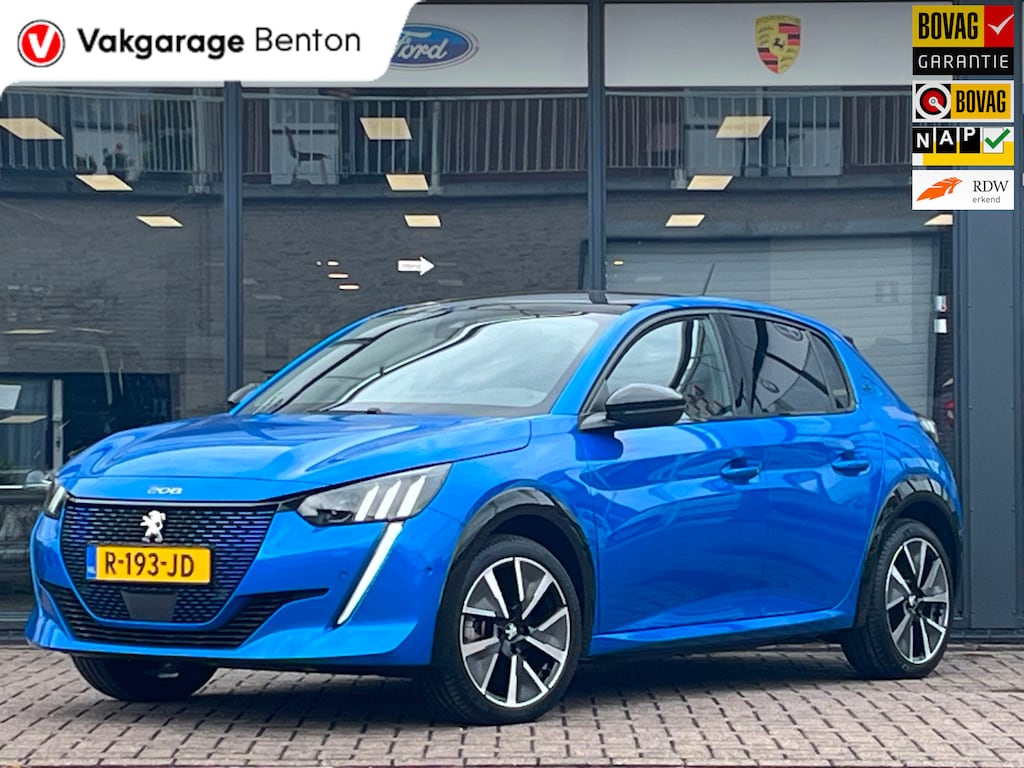 Peugeot e-208 EV GT 50 kWh | SOH 94,69% | Pack Drive Assist Plus | Panoramadak | Keyless | Verwarmde Voerstoelen