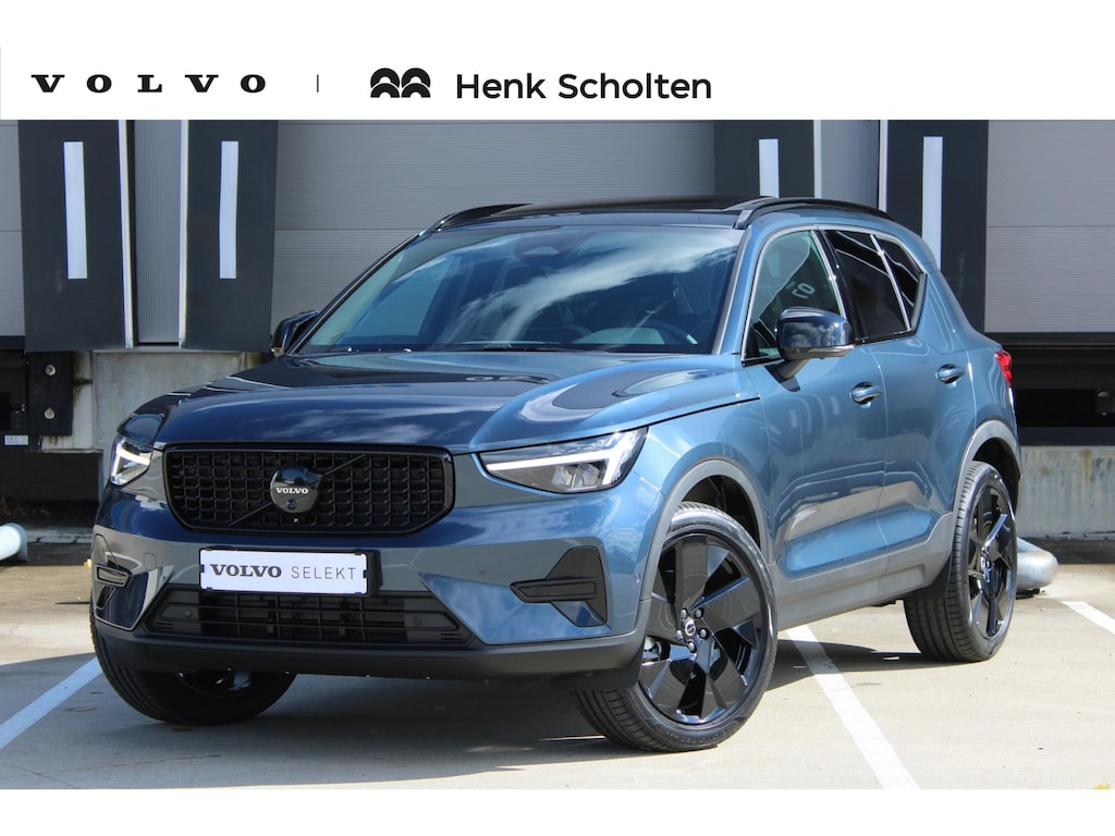 Volvo XC40 B4 Plus Black Edition | Verwarmbare voorstoelen | Verwarmbaar stuurwiel | Premium audio by Harman Kardon | Panoramadak | Rondom zichtcamera | Verwarmbare voorruit | 20 inch Lichtmetalen velgen | Alarmklasse 3