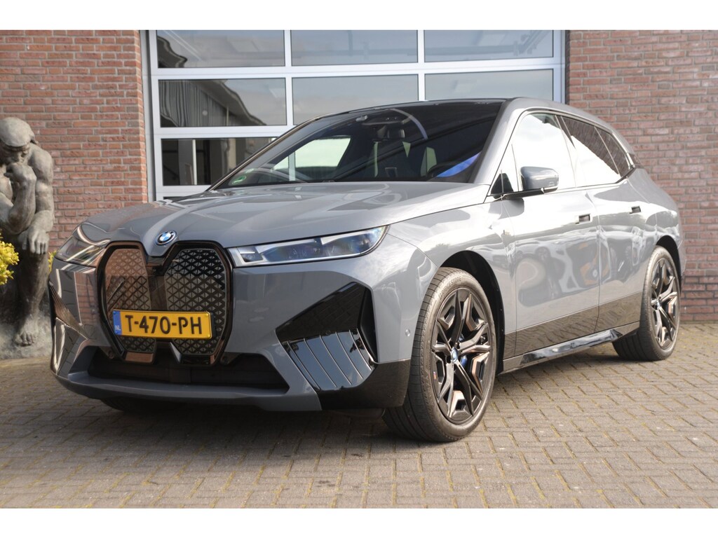 BMW iX M60 | NL Auto | 33.088 km | Fabrieksgarantie 2027 | Service Incl. 2029 | 21" Winterwielen