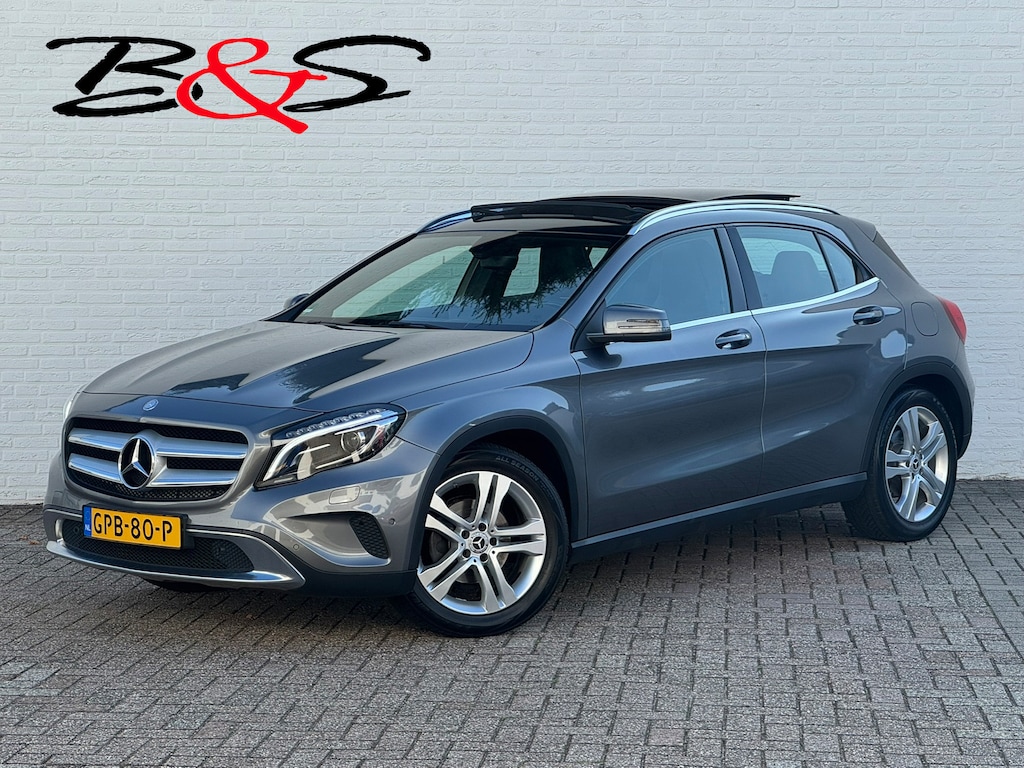Mercedes-Benz GLA 200 Edition Trekhaak All-Season Banden Panorama dak Automaat Cruise Clima Led verlichting