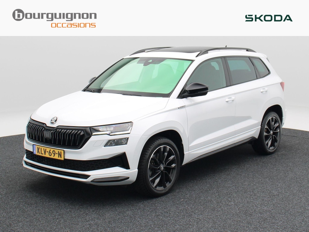 Skoda Karoq 1.5 TSi 150 Pk Automaat Sportline Business | Trekhaak | Stoel/Stuurverwarming | Panorama dak | Matrix LED | Camera | CarPlay | Parkeersensoren | 18 Inch | 50.137 Km !!