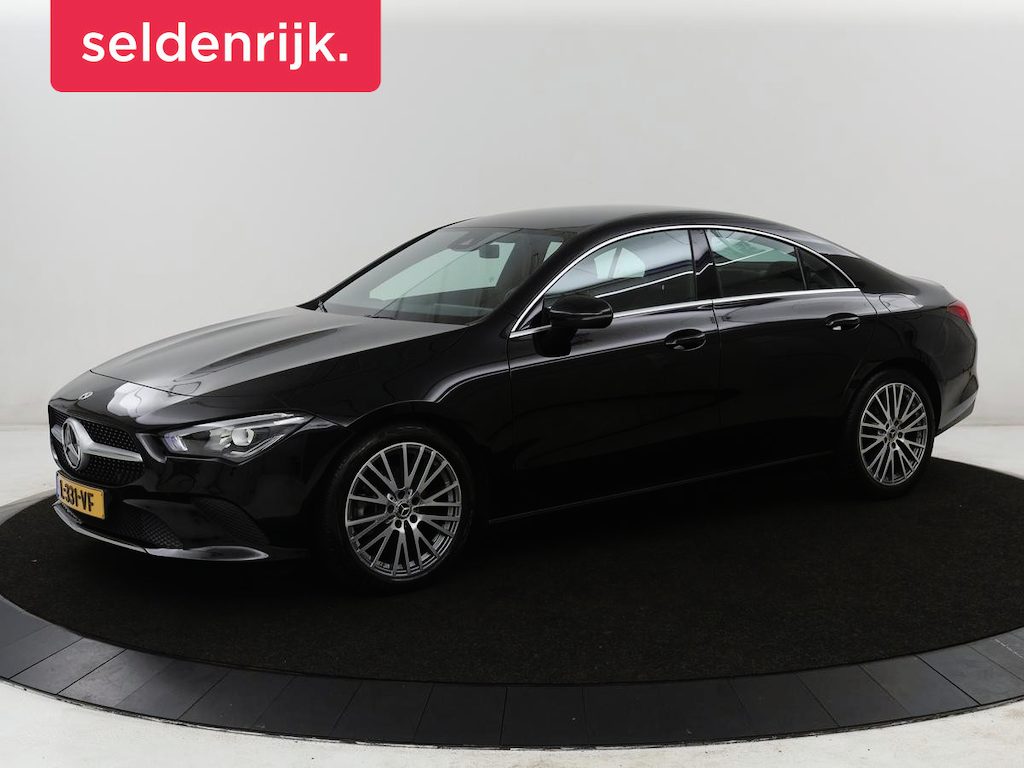 Mercedes-Benz CLA 180 Business Solution Luxury | Leder | Stoelverwarming | Cruise control | Sfeerverlichting | Navigatie | Bluetooth | Camera | Park assist | Climate control