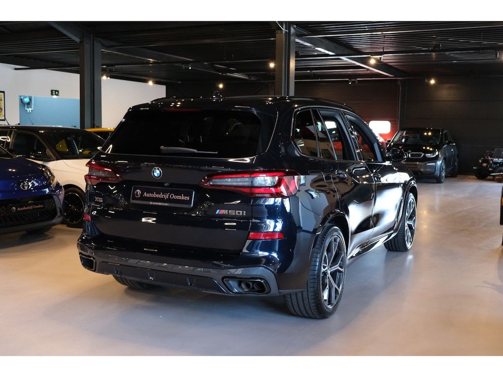 BMW X5 M50i High Executive |84.464km| 530pk V8 *Panodal/Leder/Camera/21 Inch Breedset