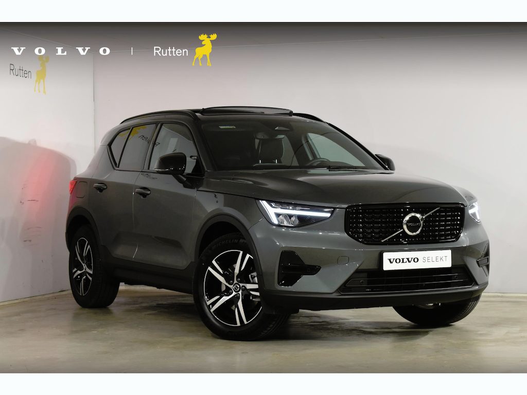 Volvo XC40 B4 211PK Automaat Plus Dark / Adaptive Cruise control / Extra getint glas / Harman Kardon / Elektrisch verstelbare stoelen met geheugen / Stoel- en stuurverwarming / Elektrisch panorama schuifdak / Trekhaak