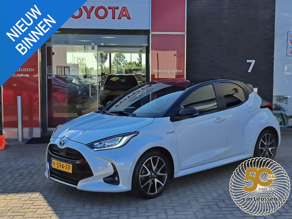 Toyota Yaris 1.5 Hybrid Executive DODEHOEK PARELMOER SPORTSTOELEN STOELVERWARMING PDC LED