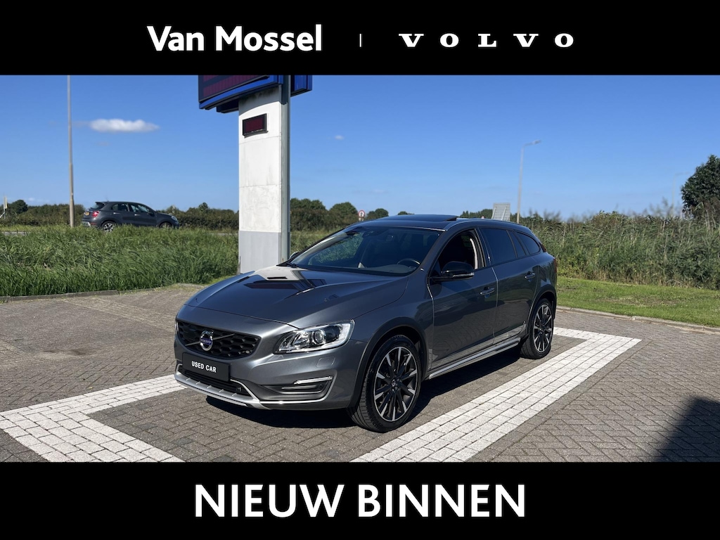 Volvo V60 Cross Country T5 AWD Summum | Panoramadak | Power Seats | Trekhaak | Parkeer Camera | Cross Country | Climate Pack |