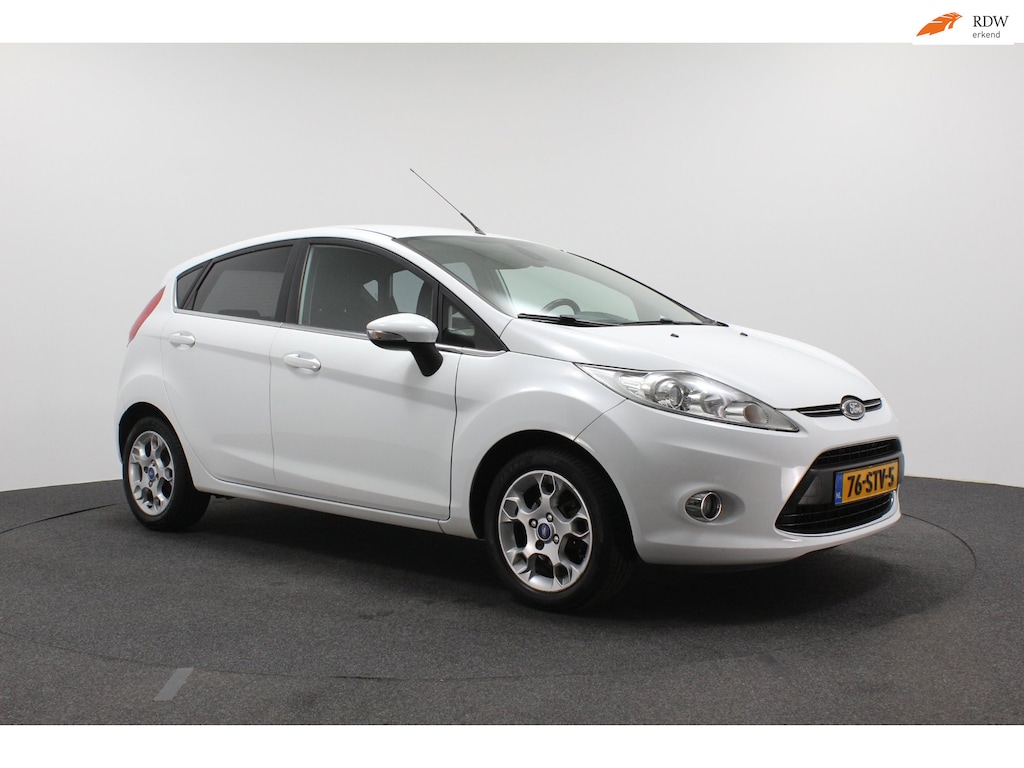 Ford Fiesta 1.25 Titanium | Climate control | Goed onderhouden | Sportvelgen | Trekhaak