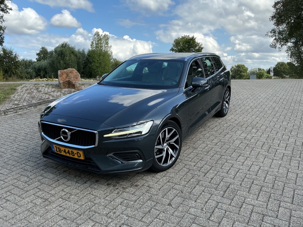 Volvo V60 2.0 T5 MOMENTUM