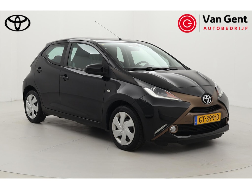 Toyota Aygo 1.0 VVT-i x-play | Origineel NL | Volledige dealerhistorie | Navigatie | Airco | Camera | Bluetooth