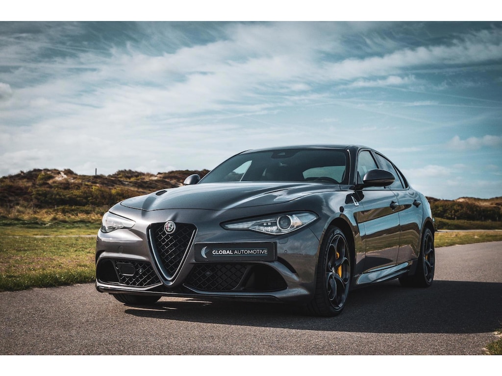 Alfa Romeo Giulia 2.9 V6 Quadrifoglio - BTW AUTO - CARBON PAKKET - HARMAN KARDON - MEMORY