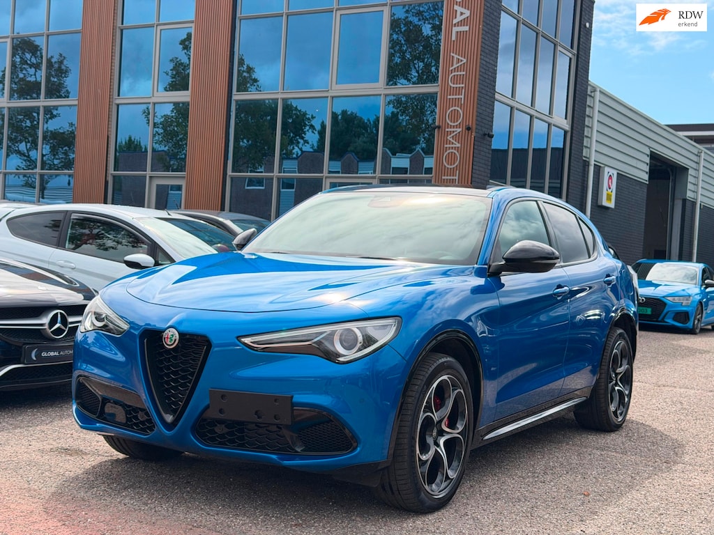 Alfa Romeo Stelvio 2.0 T AWD Veloce - SCHUIFDAK - MISANO BLAUW - HARMAN KARDON - 20'' - LEER - SPORTSTOELEN