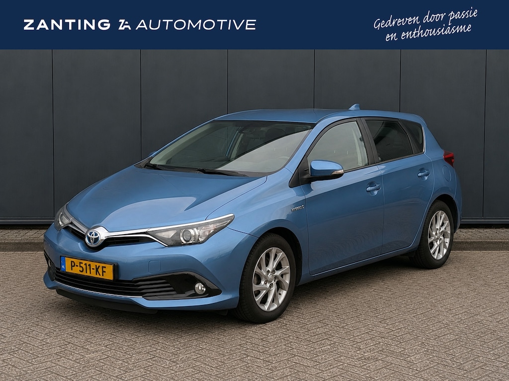Toyota Auris 1.8 Hybrid Dynamic | Trekhaak | Camera | 4-Season banden | Netjes Onderhouden! | Climate Control | Navigatie