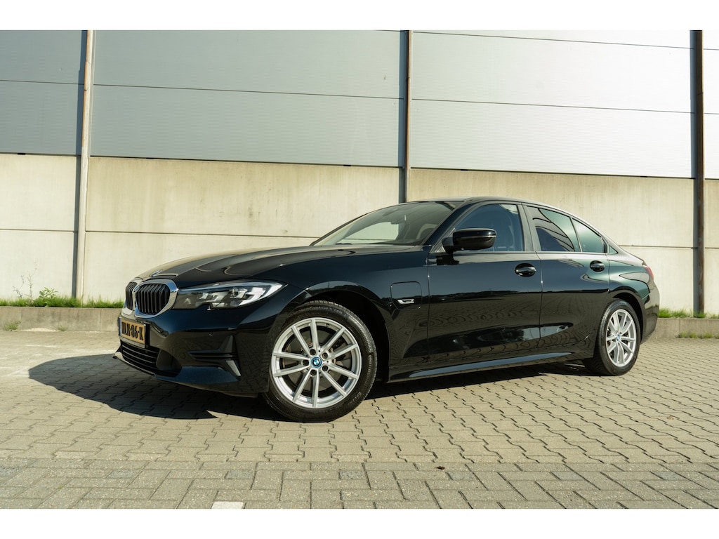 BMW 3-Serie 320e - LED - Stoelverwarming