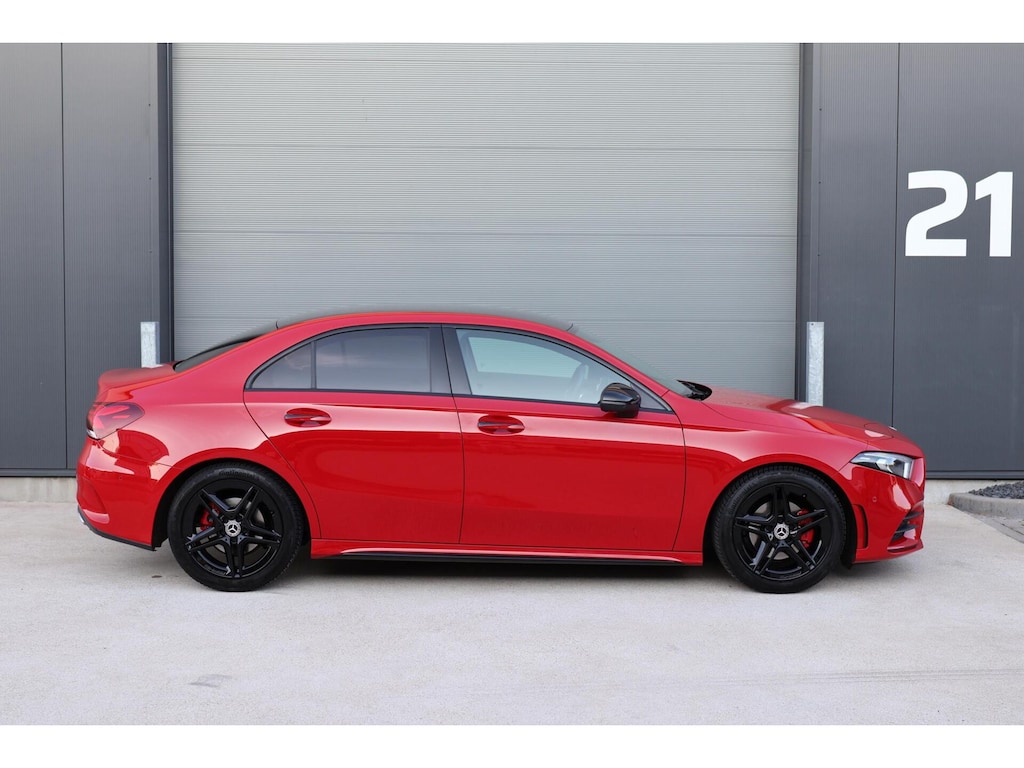 Mercedes-Benz A-klasse 200 Launch Edition AMG / Night Pakket / Keyless Go / Standkachel / Sfeerverlichting / Stoelverwarming