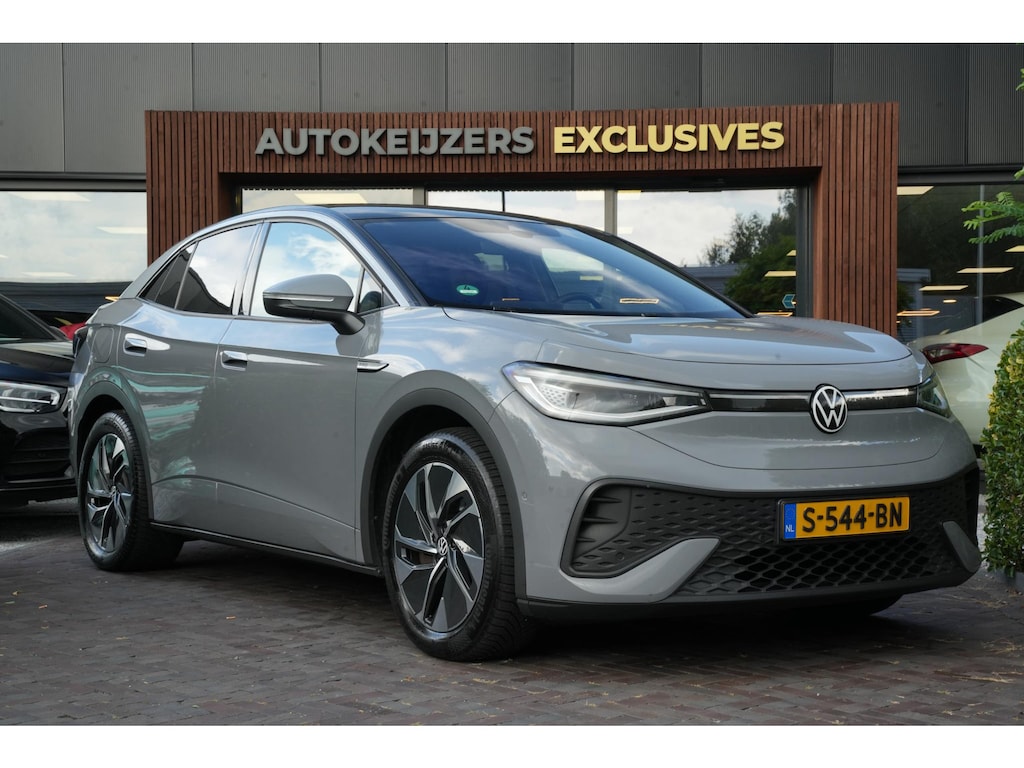 Volkswagen ID.5 Pro 77 kWh Warmtepomp Emergency braking DAB Stuurwiel verwarmd Sfeerverlichting Verkeersborddetectie Getint glas Grootlicht ass. Botsherkenning Navi