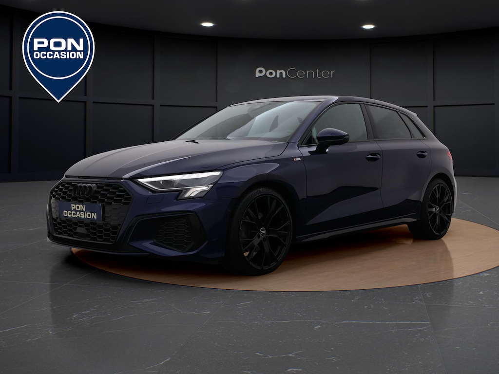 Audi A3 Sportback 30 TFSI S edition | Navigatie | 19" | Parkeersensoren | S-line