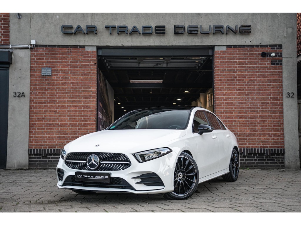 Mercedes-Benz A-klasse 200 AMG Pano / Camera / Ambi