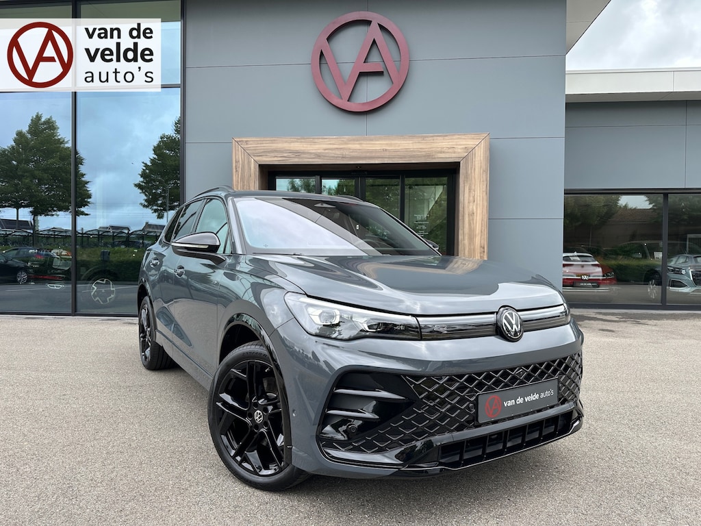 Volkswagen Tiguan 1.5 eHybrid R-Line | Black line | 360 Camera | 20 Inch | Trekhaak | Dode hoek | IQ light | Elek. klep | Rijklaar incl. garantie