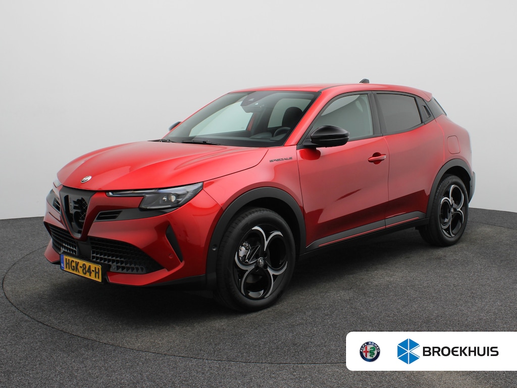 Alfa Romeo Junior 1.2 Turbo Hybrid Ibrida Speciale | Camera | Parkeersensoren | Dodehoekdetectie | Navigatie | Cruise Control Adaptief | Stoelverwarming | Elektrische Bestuurderstoel | Elektrische Kofferklep