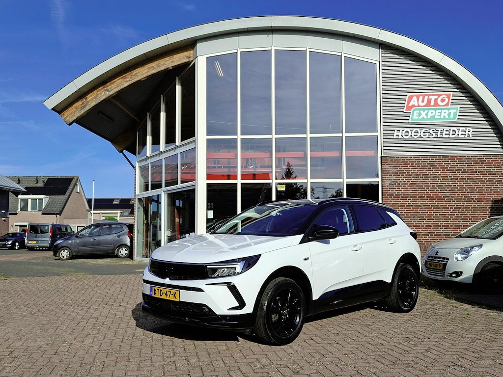 Opel Grandland 1.2 Turbo GS-Line Black Camera|carplay|stoelverw.