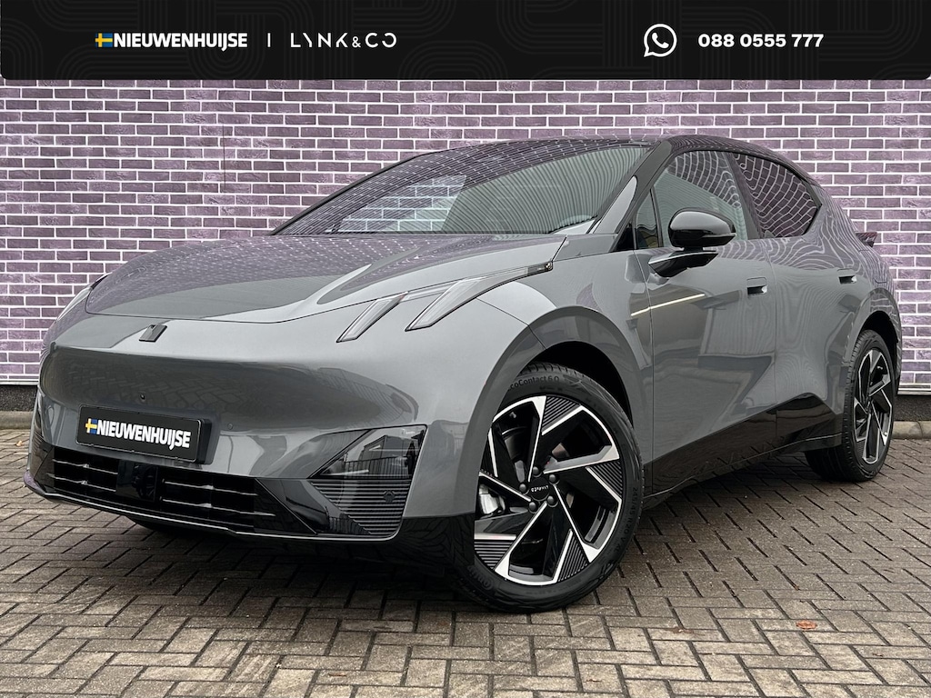 Lynk & Co 02 More 66 kWh | Klimaat warmtepomp | 445 km elektrisch bereik | Adaptive Cruise Control | Panoramadak | Harman Kardon Premium Audio Systeem | 360 graden camera | Dodehoekdetectie | Stoel/Stuurverwarming | Apple CarPlay/Android Auto | 20"LM-velgen | Elektrisch bedienbare voorstoelen met geheugenfunctie | Elektrisch bedienbare achterklep |