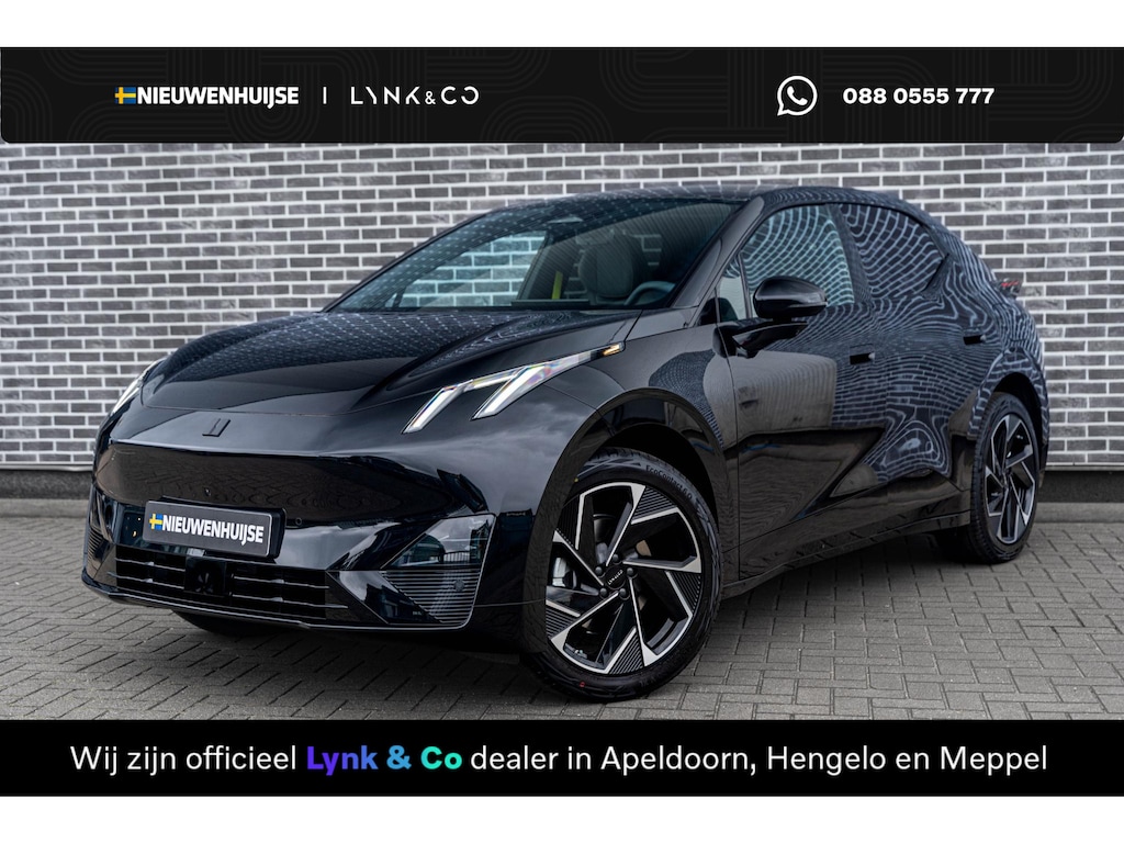 Lynk & Co 02 More 66 kWh | Klimaat warmtepomp | 445 km elektrisch bereik | Adaptive Cruise Control | Panoramadak | Harman Kardon Premium Audio Systeem | 360 graden camera | Dodehoekdetectie | Stoel/Stuurverwarming | Apple CarPlay/Android Auto | 20"LM-velgen | Elektrisch bedienbare voorstoelen met geheugenfunctie | Elektrisch bedienbare achterklep |