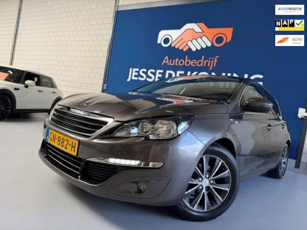 Peugeot 308 1.2 PureTech Style/ bj.2015 / panoramadak/navigatie/trekhaak/nieuwe distributie/cruise/NAP met 157586 km./APK 08/2027.