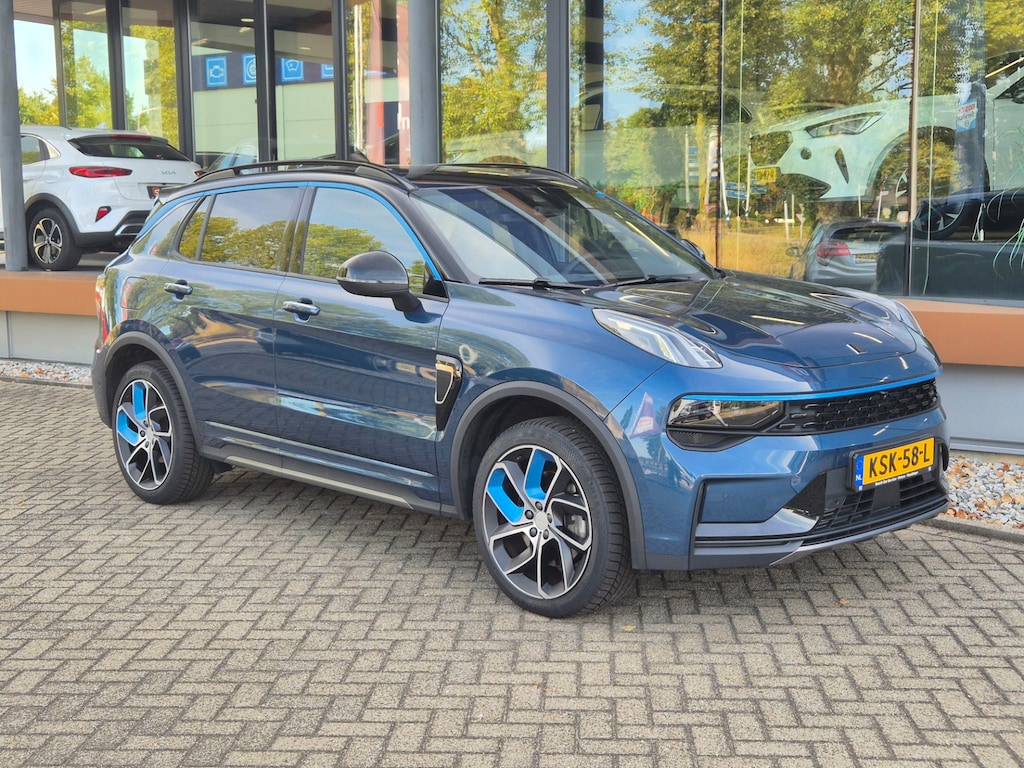 Lynk & Co 01 1.5 / zwartehemel / panorama dak