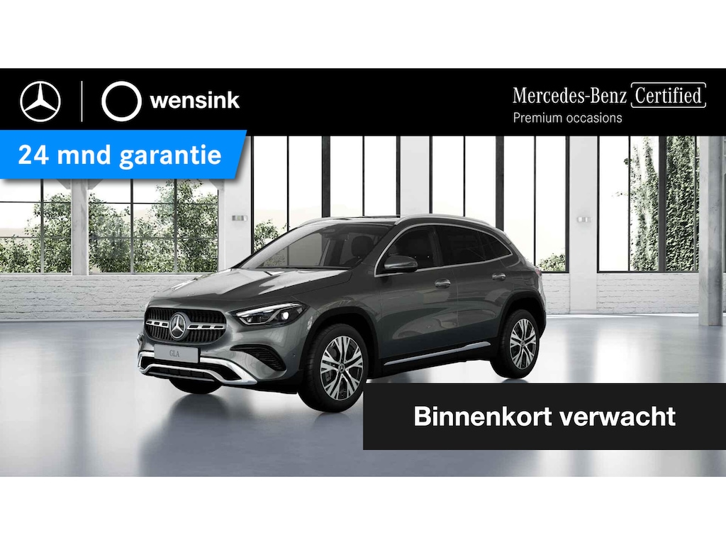 Mercedes-Benz GLA 180 Luxury Line | Panoramadak | Keyless | Multibeam | Stoelverwarming | Getint glas |
