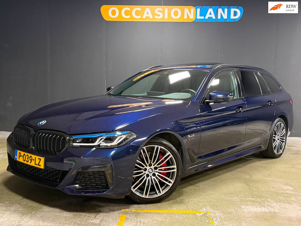 BMW 5-Serie Touring 530e Business Edition Plus M-Pakket|PANO|LASER|TREKHAAK|CARPLAY|CAMERA|PDC|SFEER|LEDER|MEMORY|DAB|19INCH|