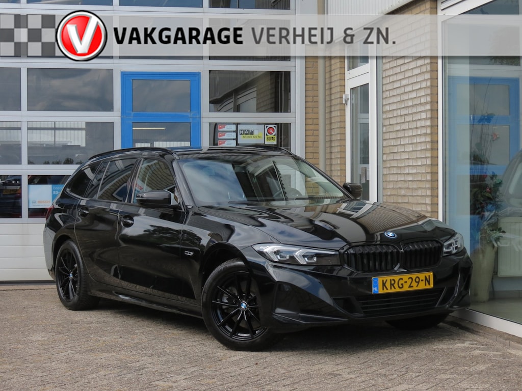 BMW 3-Serie Touring 320e BLACK LINE Wide screen|Live Cockpit Plus|LED|DAB+|Stoel verw.|Navi|Clima|Cruise|PDC|Elec. Klep