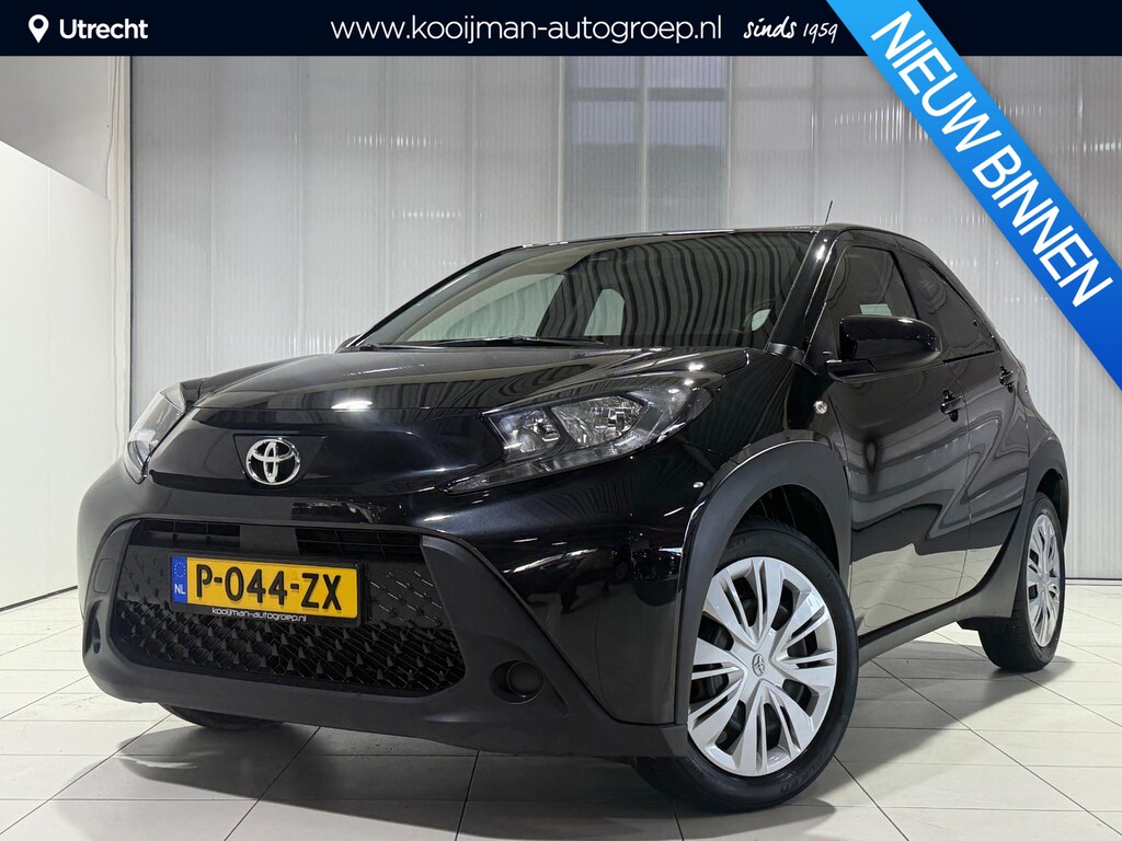 Toyota Aygo X 1.0 VVT-i S-CVT Play BTW auto, Orgineel Nederlandse auto, Automaat, Camera. Applecarplay/android auto, 1e Eigenaar, Adaptieve cruise control, Dealer onderhouden