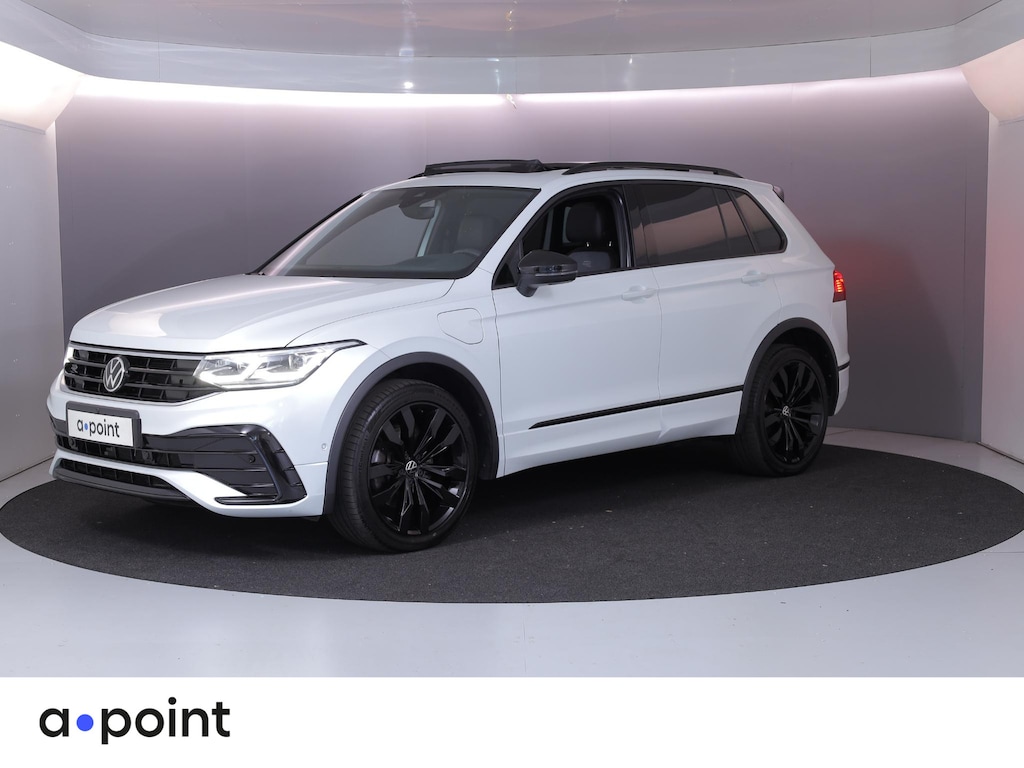 Volkswagen Tiguan 1.4 TSI eHybrid R-Line Business 245 pk Automaat (DSG) | Navigatie | Panoramadak | Trekhaak (wegklapbaar) | Parkeersensoren (Park assist) | Rondomzicht camera | Head-up display | Black Style pakket | R-Line |