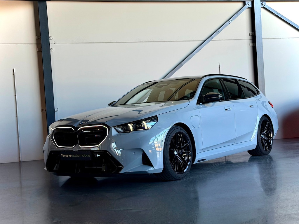 BMW M5 5-serie Touring Carbon, Panodak, Trekhaak, Silverstone, Stoelventilatie, Compound remmen