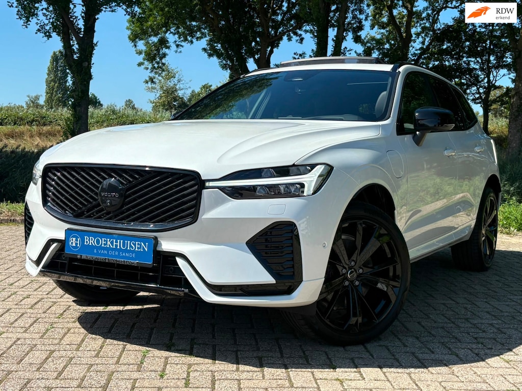 Volvo XC60 2.0 T8 Plug-in hybrid AWD NW MODEL Ultra Black Edition 455pk Luchtvering / Trekhaak / Head Up Display