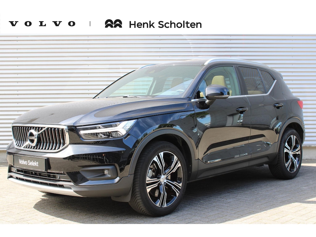 Volvo XC40 1.5 T5 Recharge Inscription Expression | Llichtmetalen Velgen 5-Spaaks 18" All-Season | Lederbekleden Stoelen | Trtekhaak | Elektrisch Glazen Panorama-Dak | Achteruitrijcamera | Extra Getint Glas | Electronic Climate Controle | Voorstoelen + Stuurwiel Verwarmd |Kkeyless entry/start |