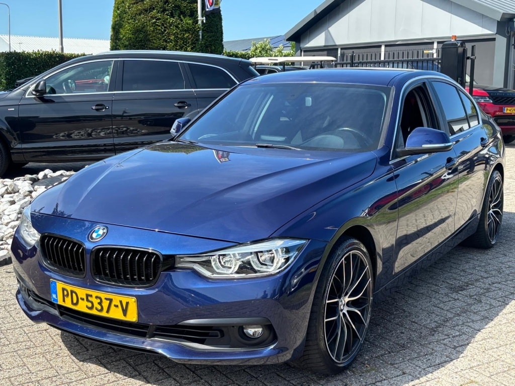 BMW 3-Serie 318I Executive Sedan Automaat 2017 Xenon Sportstoelen